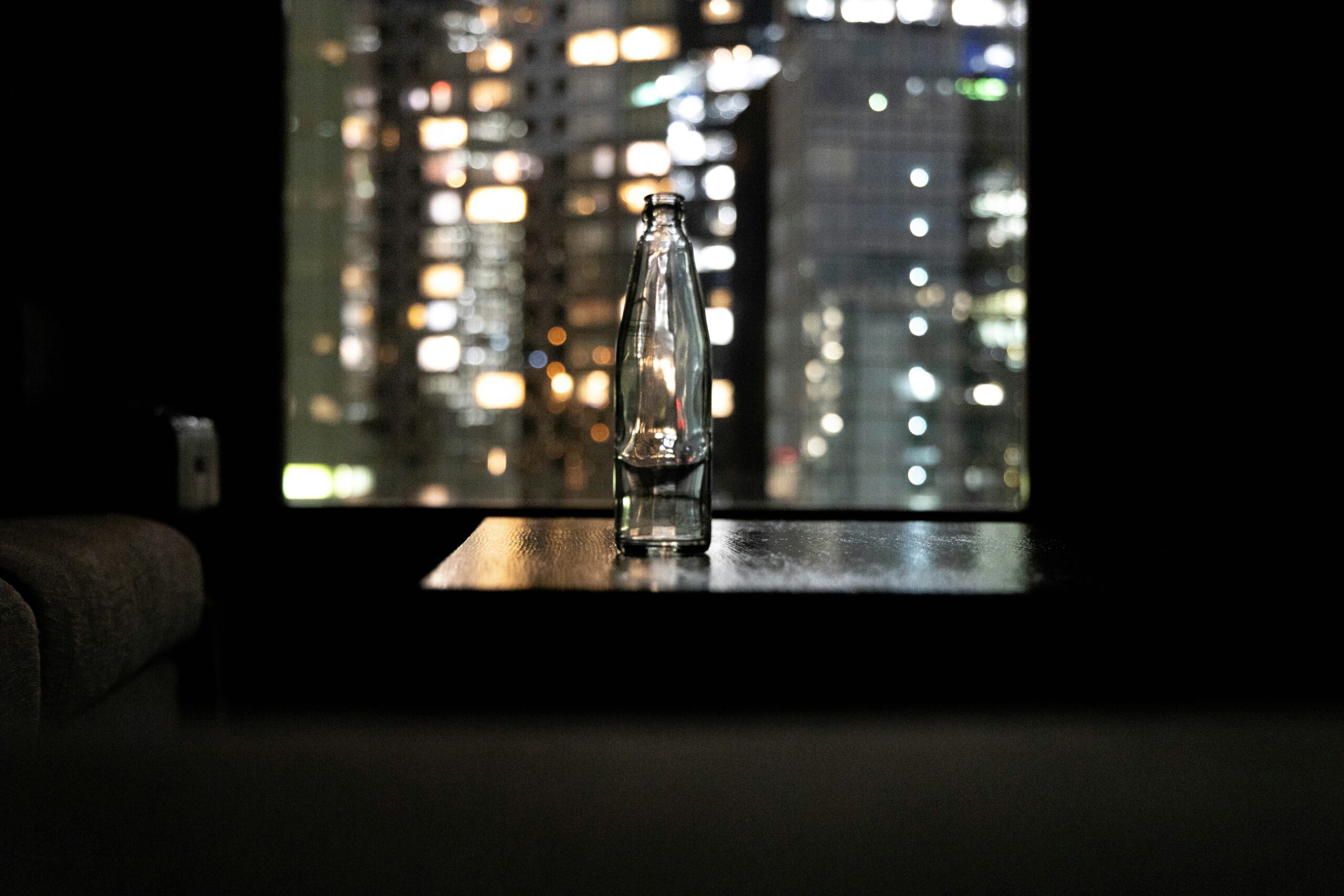 静かな夜・窓のイメージ